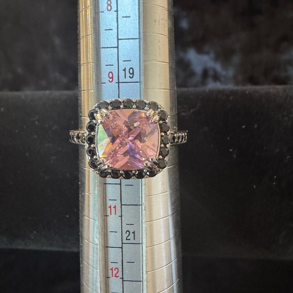 Gorgeous Sterling Silver Ring - Picture 6 of 6